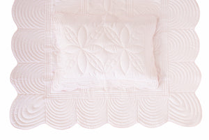 Bonne Mere Queen quilt and pillow set powder
