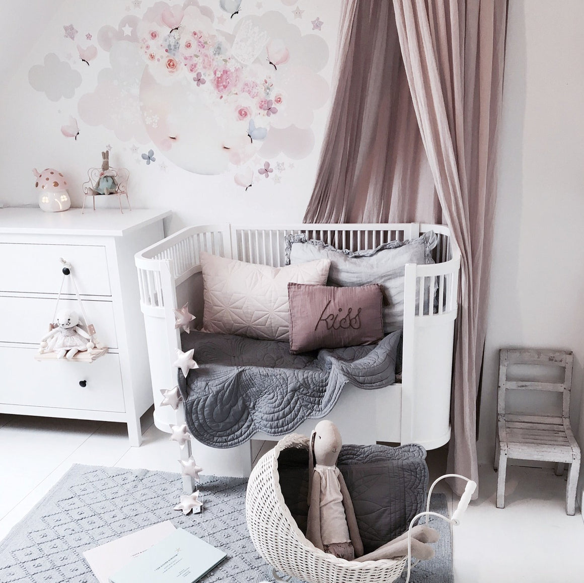 Calming nordic and Scandinavian nursery decor featuring elephant grey cot quilt by Bonne Mere