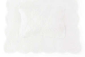Bonne Mere Queen quilt and pillow set White