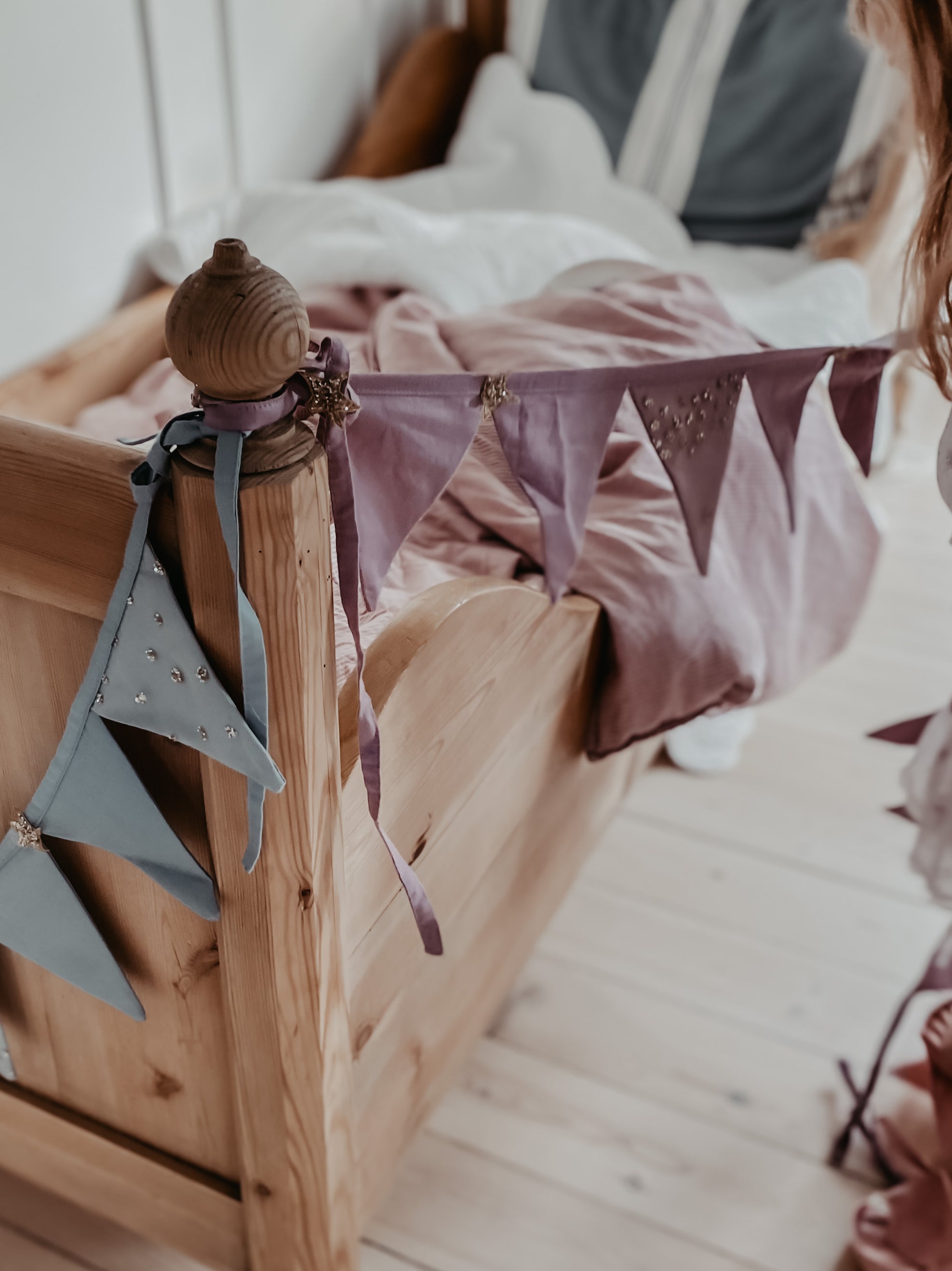 glitter stars bunting decor in mulberry gold colour