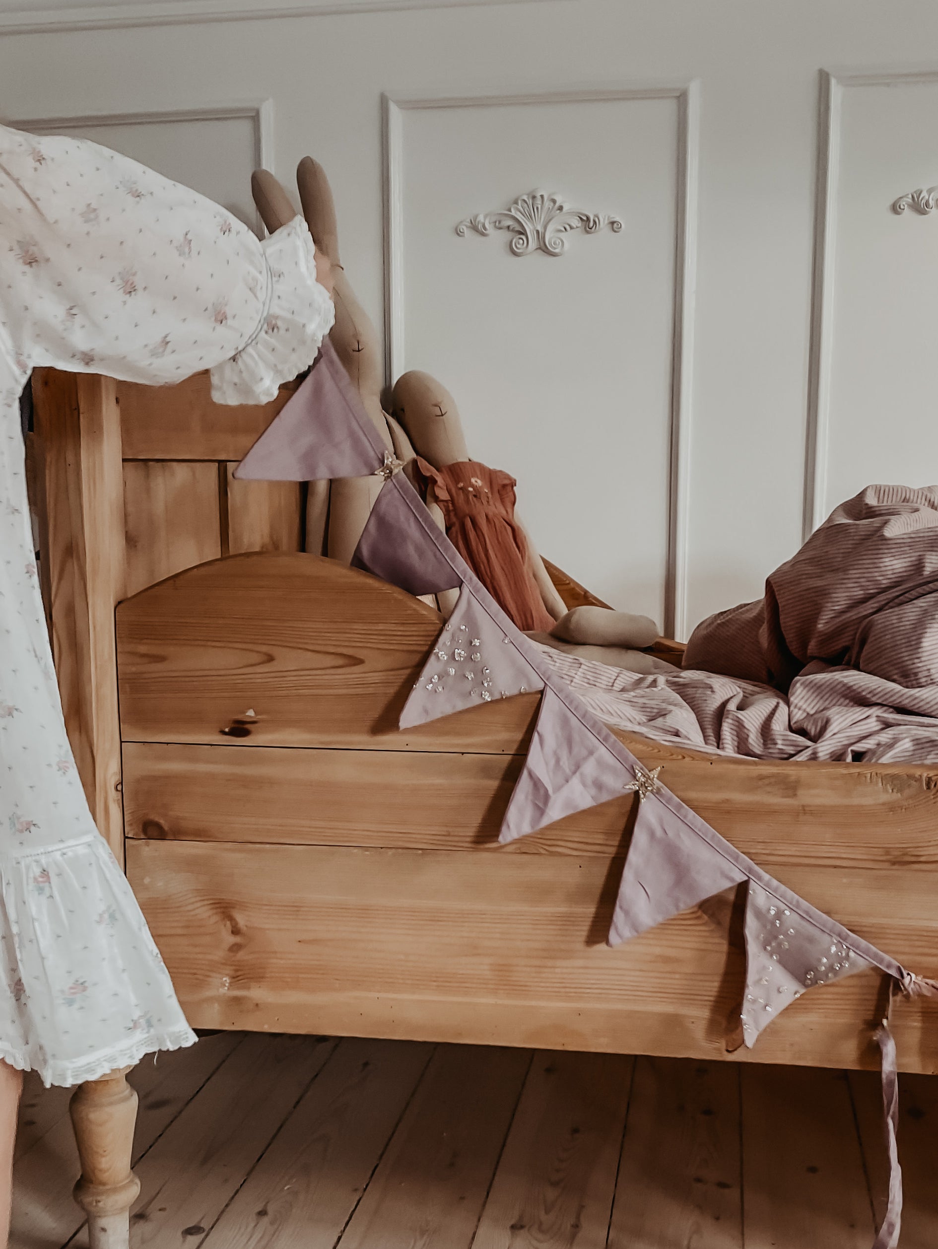 glitter stars bunting decor in mulberry gold colour